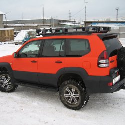 Toyota Land Cruiser 120 orange-black